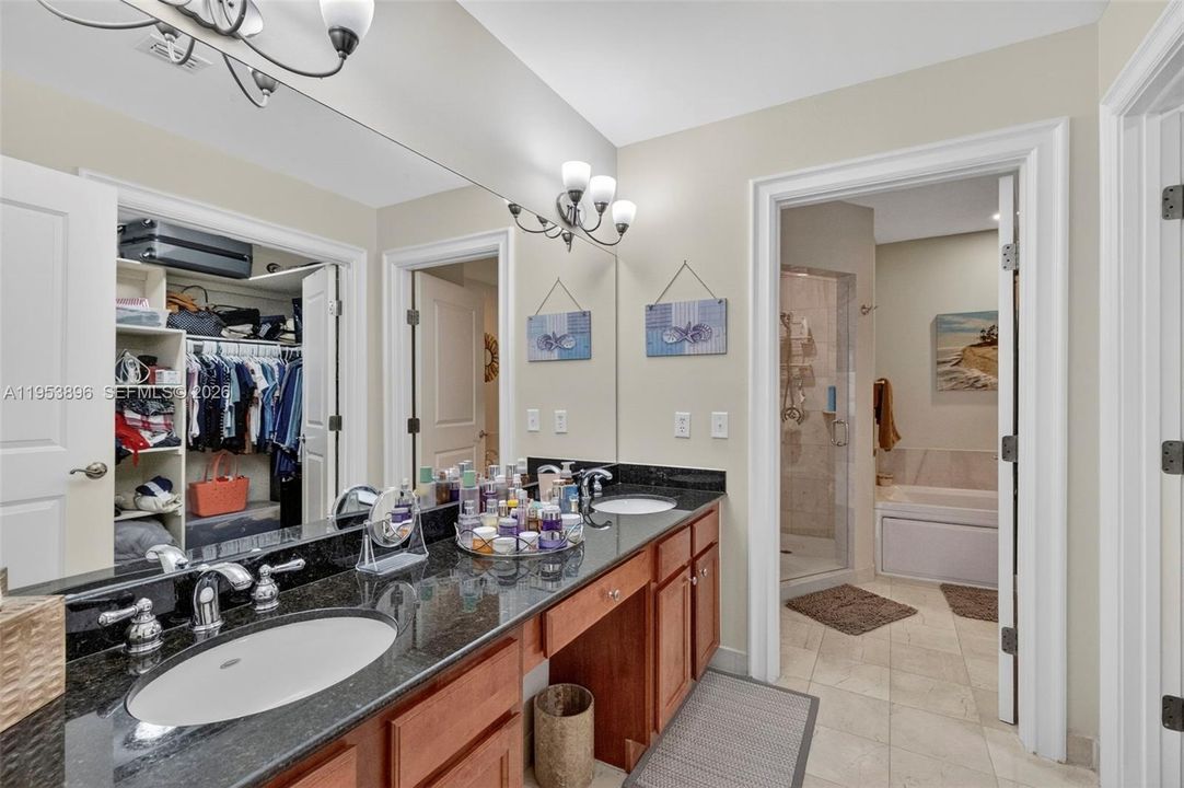 На продажу: $650,000 (2 спален, 2 ванн, 1625 Квадратных фут)