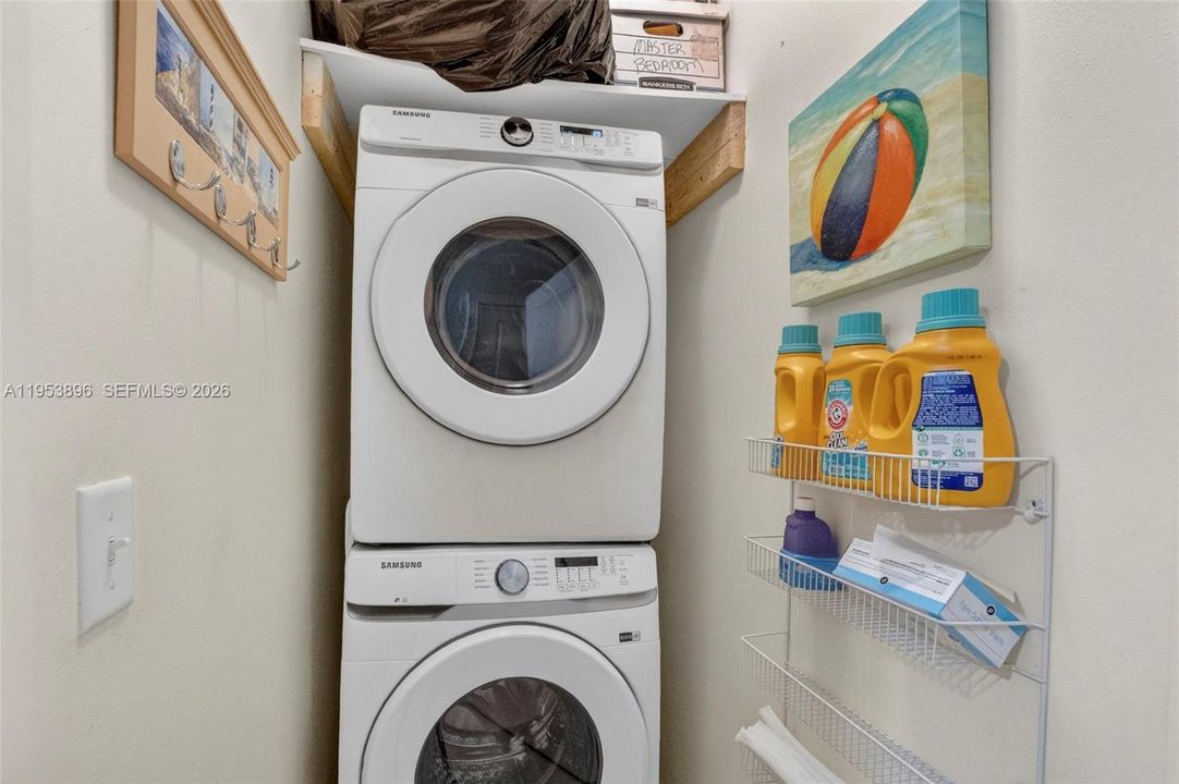 На продажу: $650,000 (2 спален, 2 ванн, 1625 Квадратных фут)