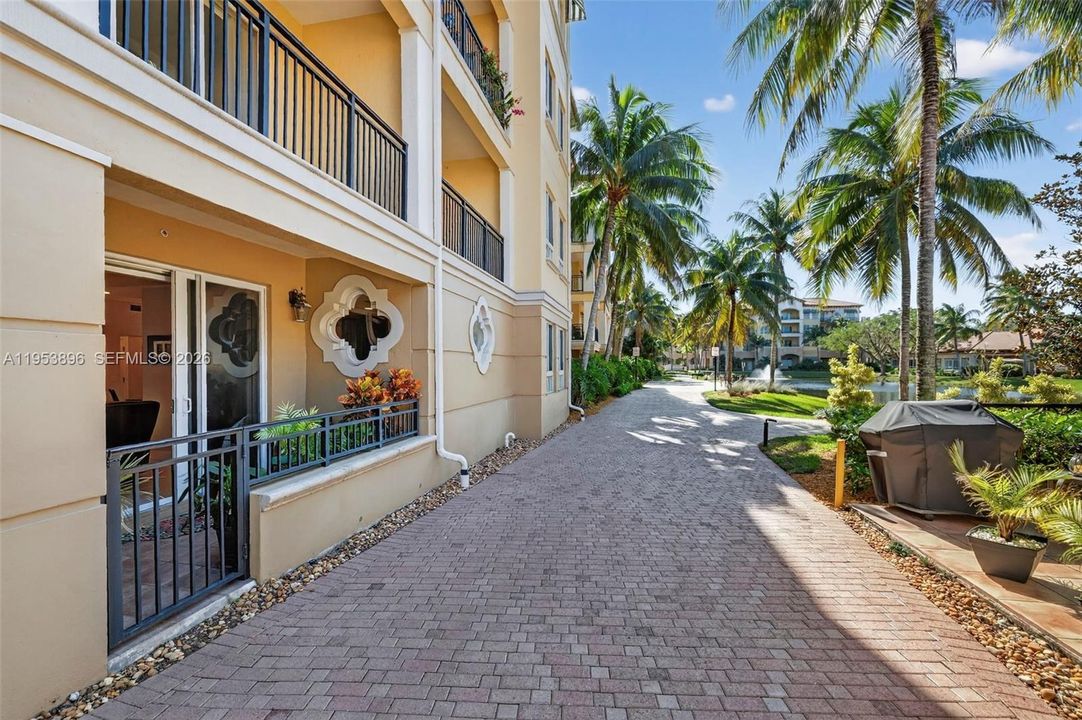 На продажу: $650,000 (2 спален, 2 ванн, 1625 Квадратных фут)