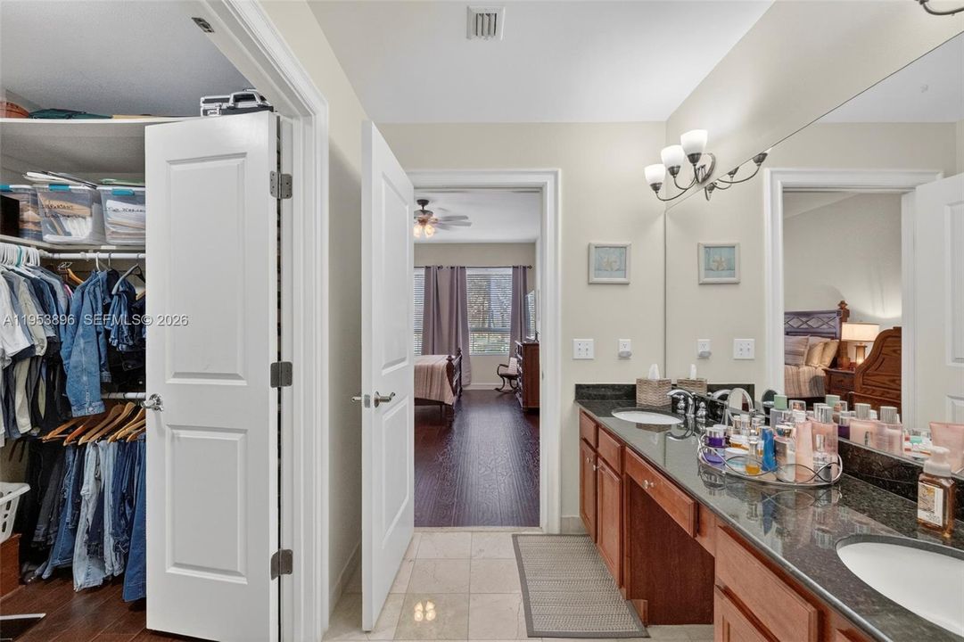 На продажу: $650,000 (2 спален, 2 ванн, 1625 Квадратных фут)