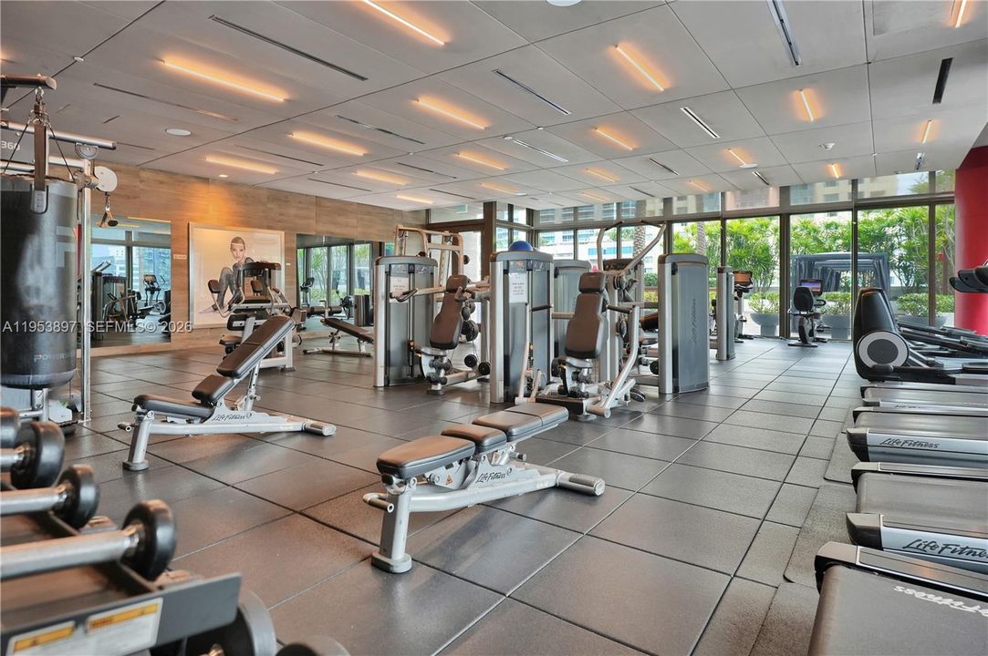 待售: $649,995 (1 贝兹, 1 浴室, 905 平方英尺)