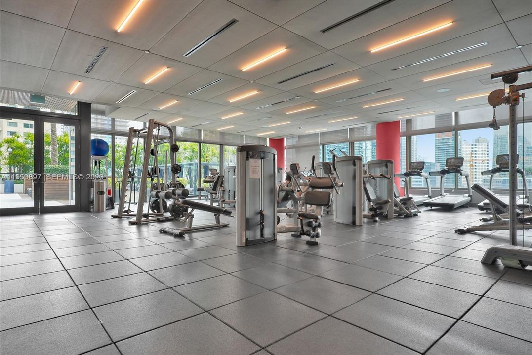 待售: $649,995 (1 贝兹, 1 浴室, 905 平方英尺)