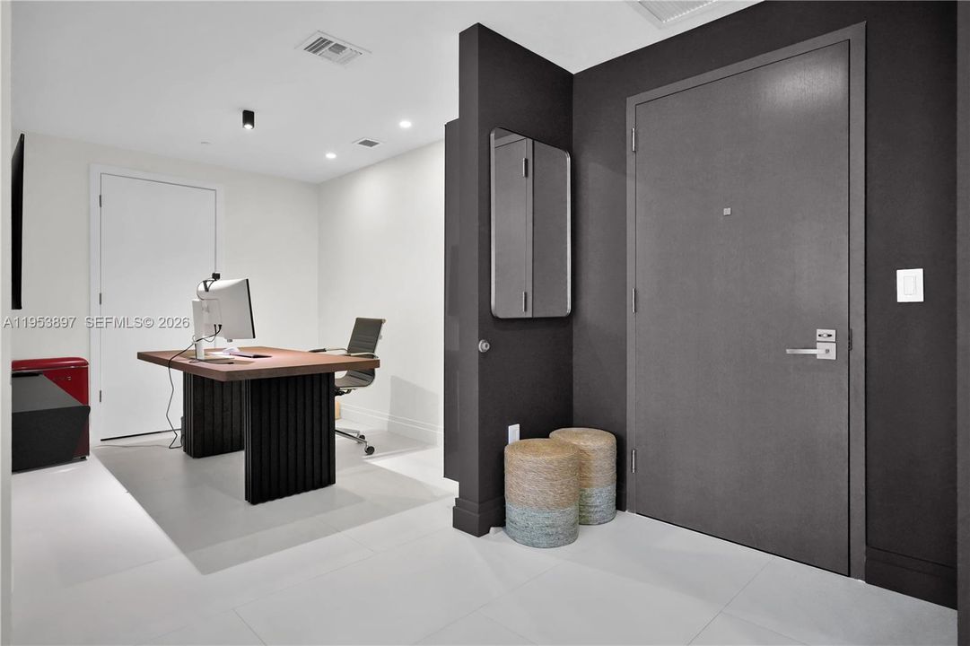 待售: $649,995 (1 贝兹, 1 浴室, 905 平方英尺)