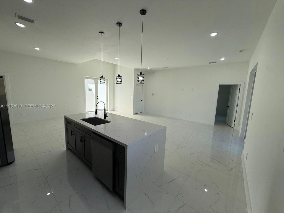 For Rent: $1,950 (4 beds, 2 baths, 0 Square Feet)