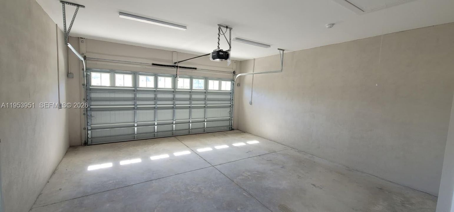 For Sale: $370,000 (3 beds, 2 baths, 1810 Square Feet)