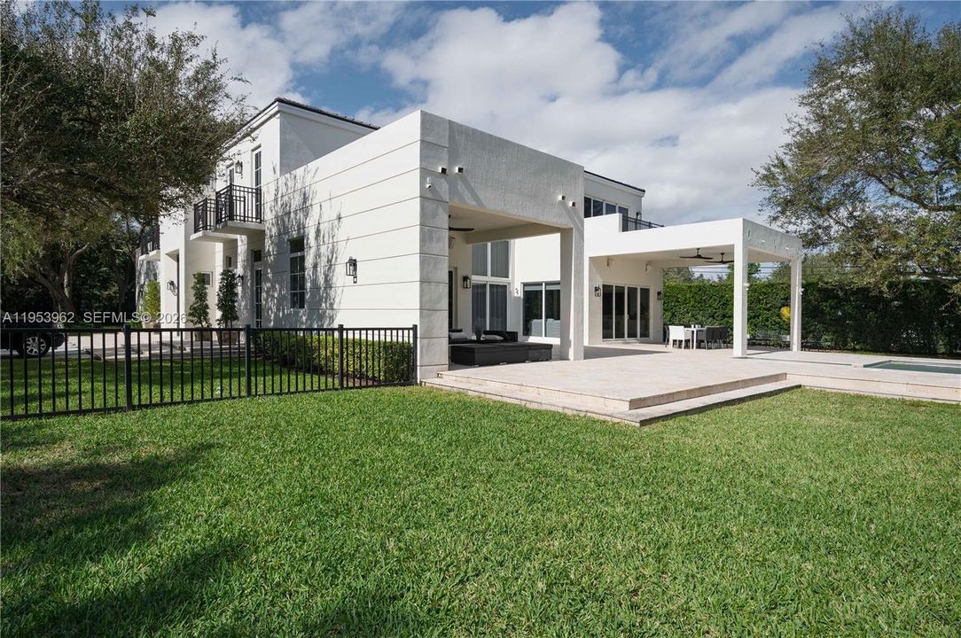 For Rent: $38,000 (6 beds, 6 baths, 5679 Square Feet)