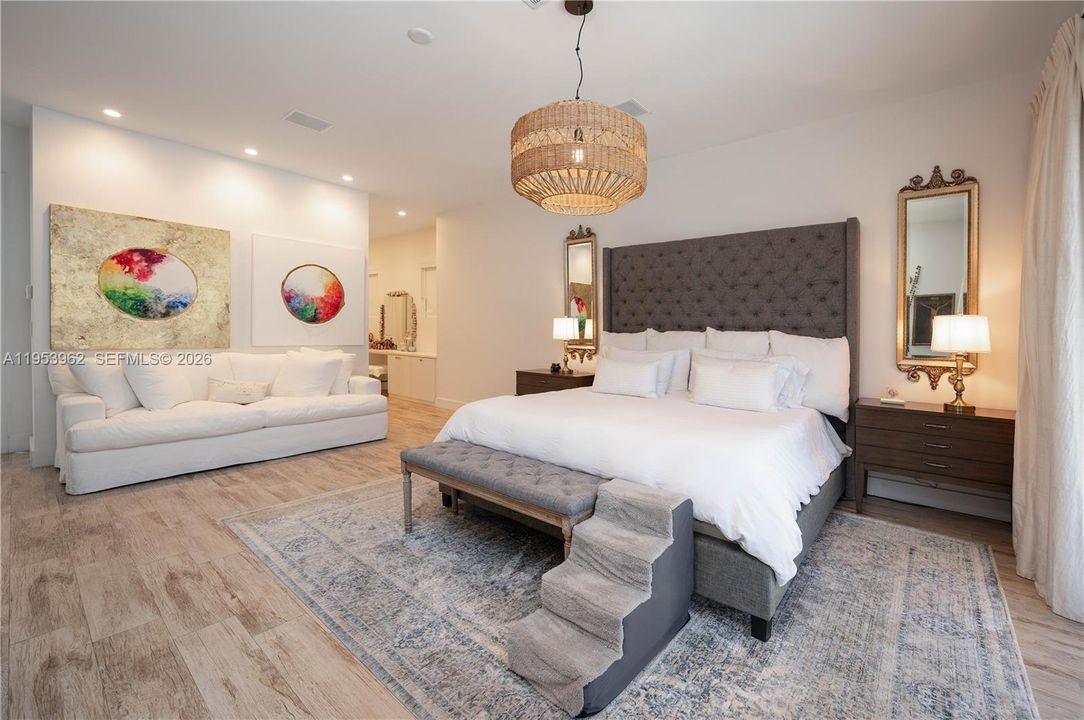 For Rent: $38,000 (6 beds, 6 baths, 5679 Square Feet)