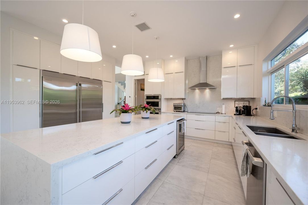 For Rent: $38,000 (6 beds, 6 baths, 5679 Square Feet)