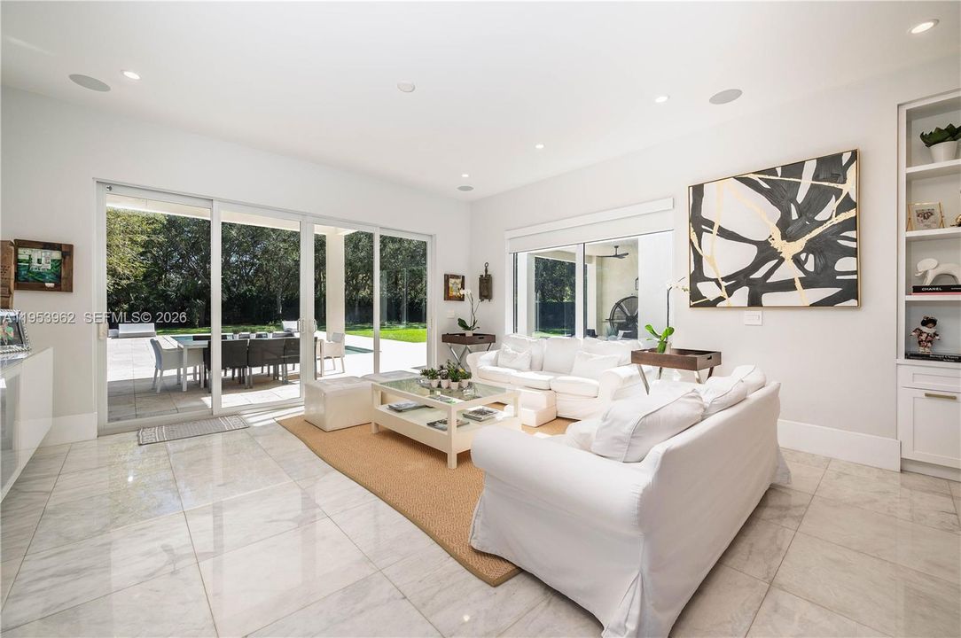 For Rent: $38,000 (6 beds, 6 baths, 5679 Square Feet)