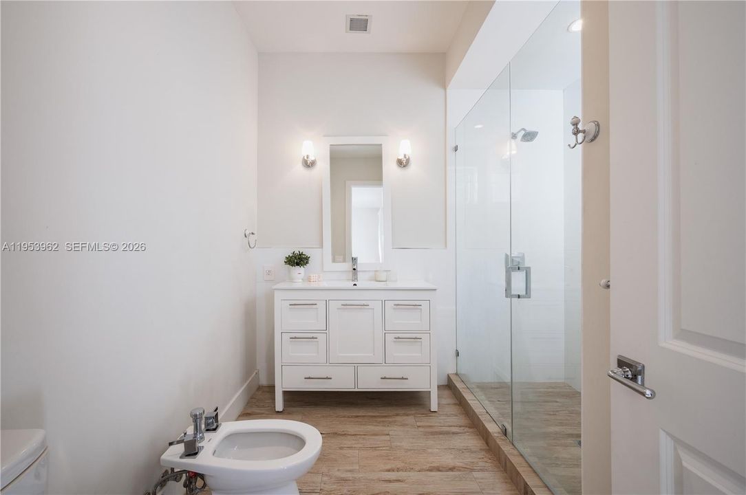For Rent: $38,000 (6 beds, 6 baths, 5679 Square Feet)