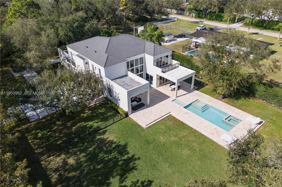 For Rent: $38,000 (6 beds, 6 baths, 5679 Square Feet)