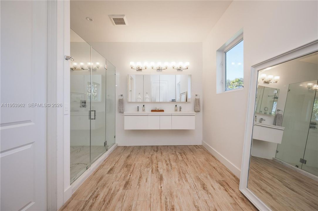 For Rent: $38,000 (6 beds, 6 baths, 5679 Square Feet)