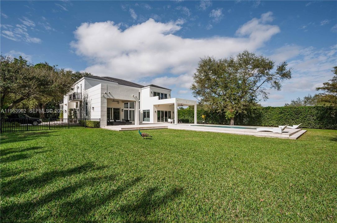 For Rent: $38,000 (6 beds, 6 baths, 5679 Square Feet)