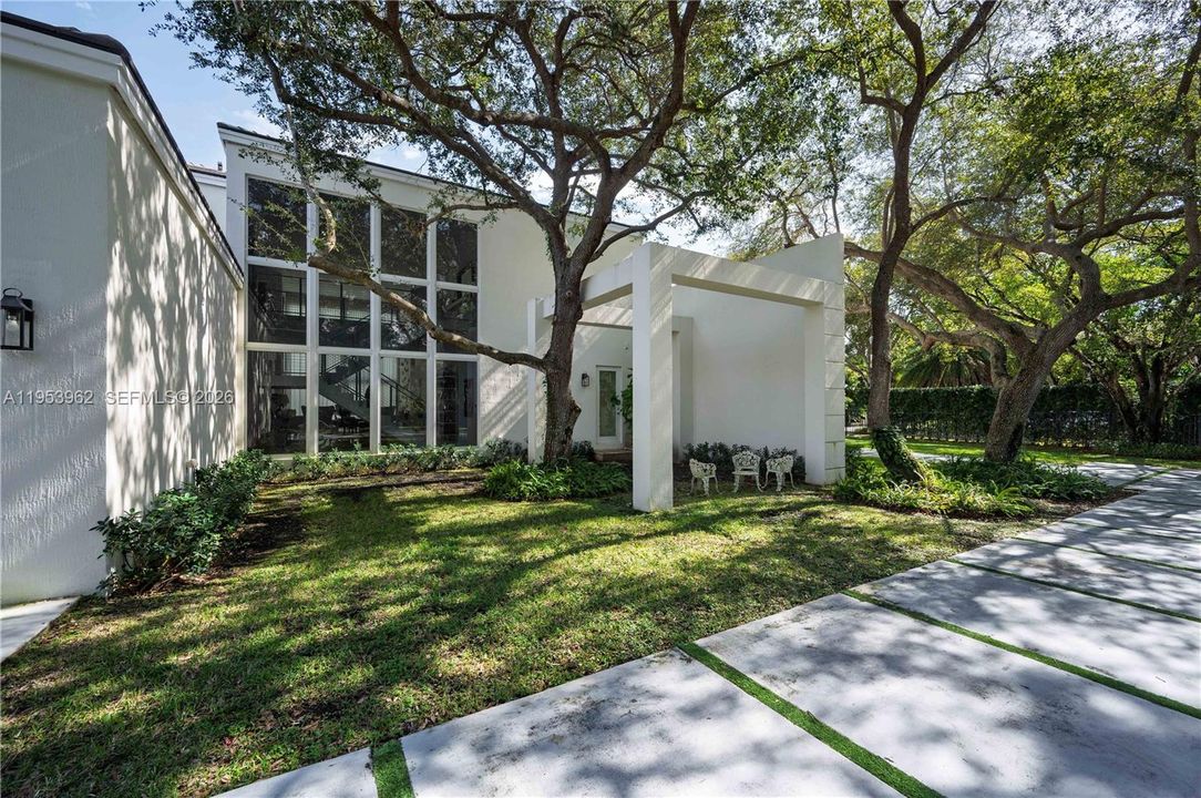 For Rent: $38,000 (6 beds, 6 baths, 5679 Square Feet)