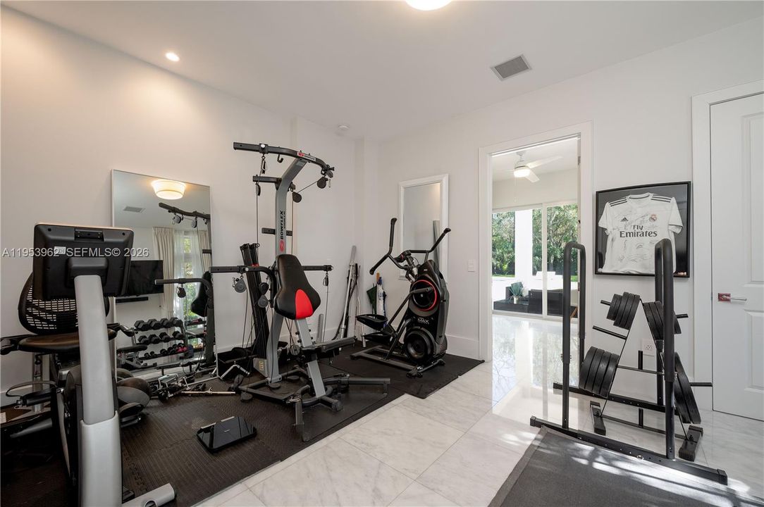 For Rent: $38,000 (6 beds, 6 baths, 5679 Square Feet)