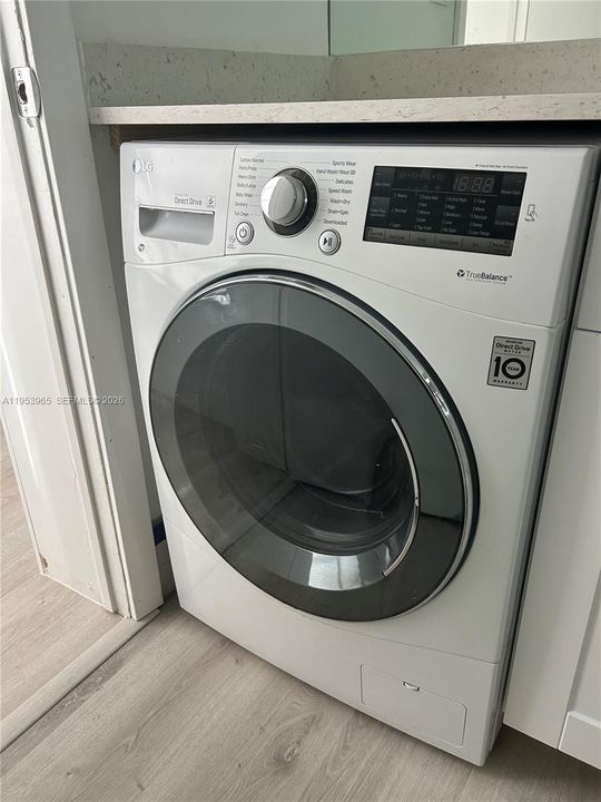 На продажу: $285,000 (2 спален, 1 ванн, 840 Квадратных фут)
