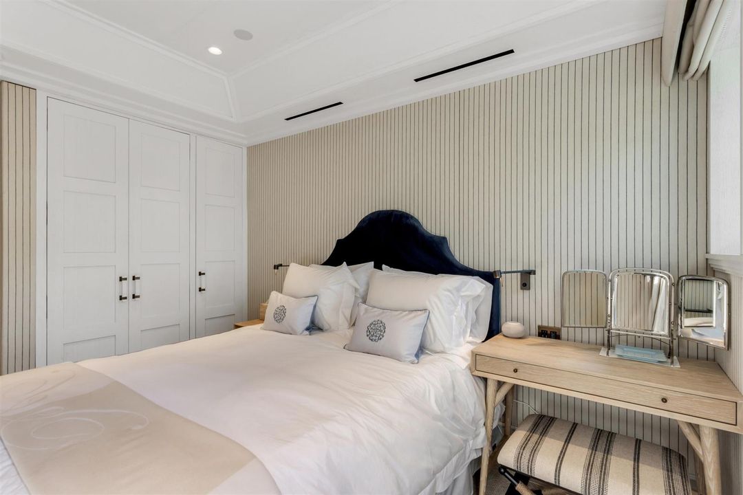 PRIMARY_BEDROOM_LOOKING_IN_EB