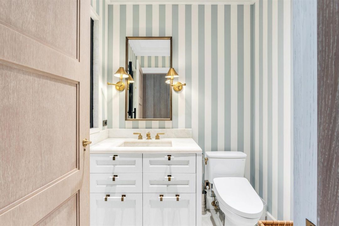 BATHROOM_1_EB