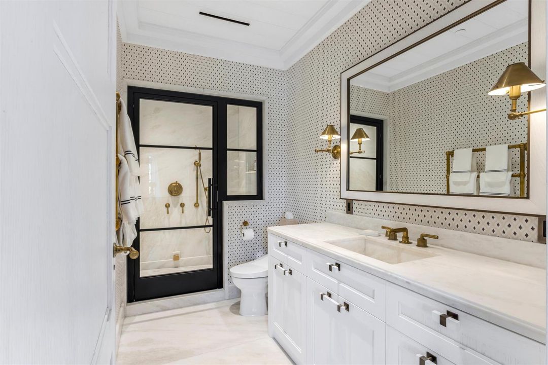PRIMARY_BATHROOM_EB