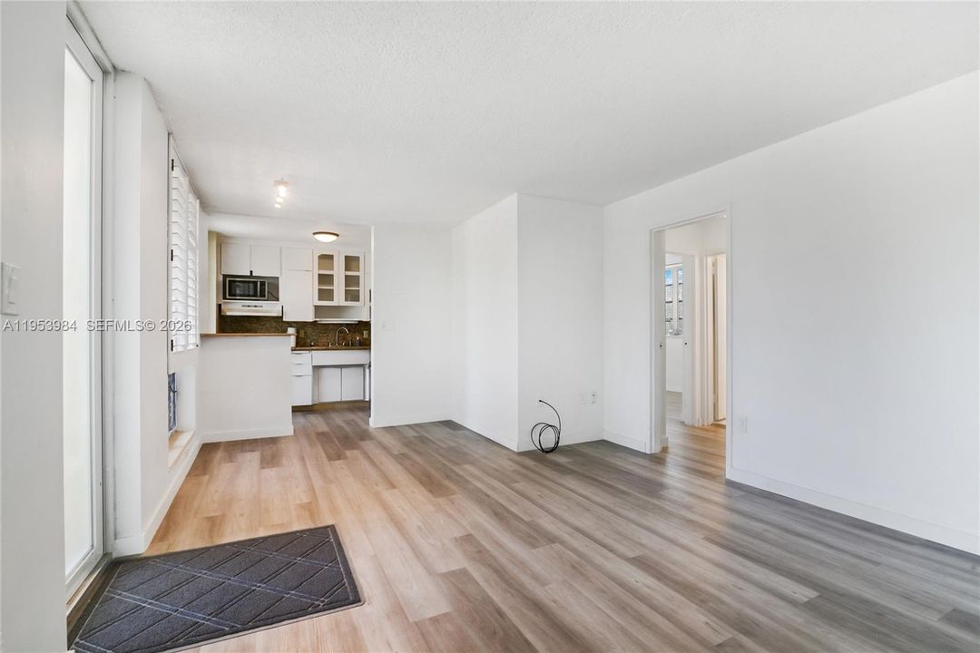 For Sale: $189,900 (2 beds, 1 baths, 650 Square Feet)