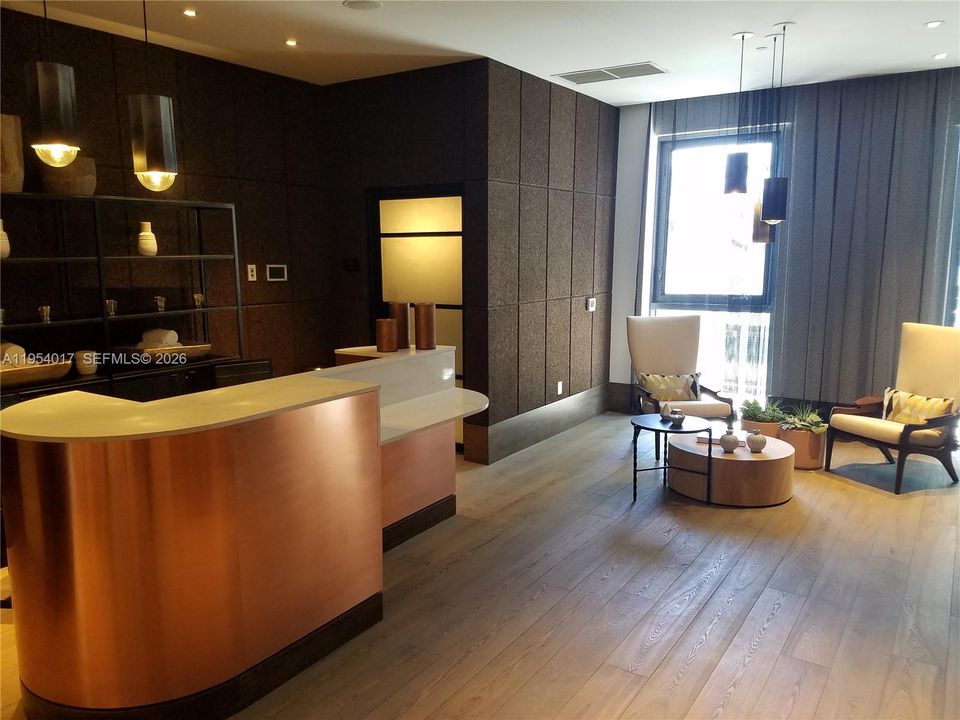 For Sale: $475,000 (1 beds, 1 baths, 593 Square Feet)