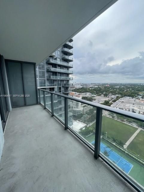 For Sale: $475,000 (1 beds, 1 baths, 593 Square Feet)