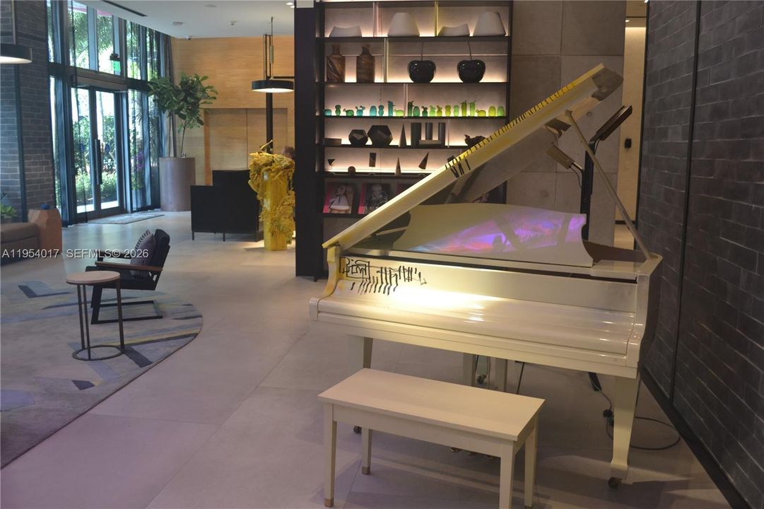 For Sale: $475,000 (1 beds, 1 baths, 593 Square Feet)
