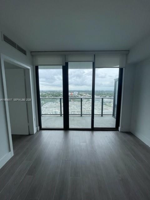 For Sale: $475,000 (1 beds, 1 baths, 593 Square Feet)