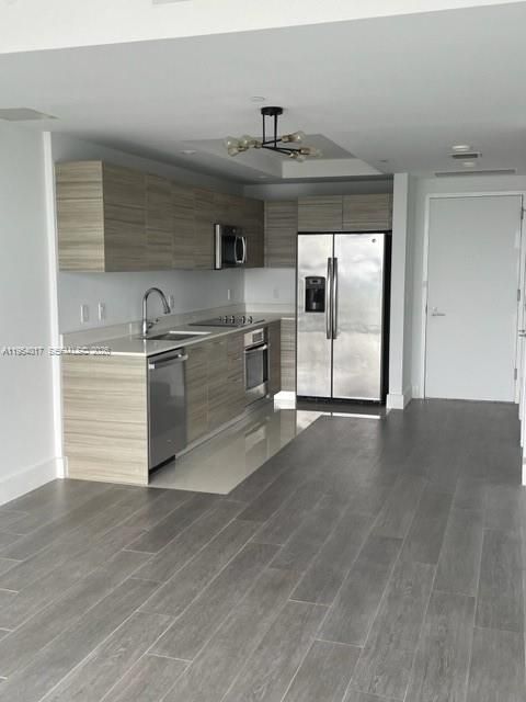 For Sale: $475,000 (1 beds, 1 baths, 593 Square Feet)