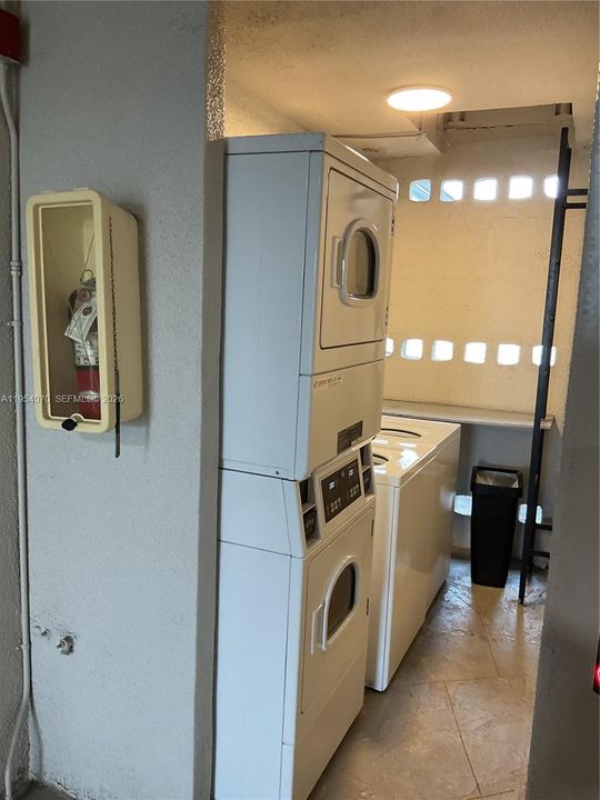 Под контрактом: $299,000 (2 спален, 1 ванн, 910 Квадратных фут)