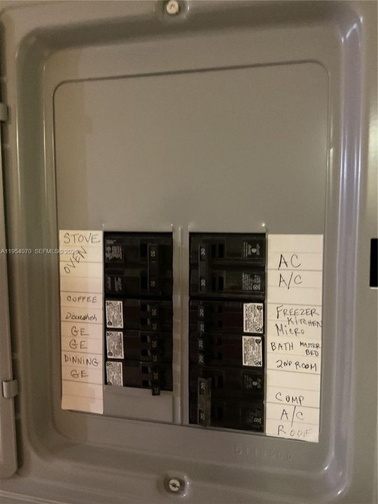 Под контрактом: $299,000 (2 спален, 1 ванн, 910 Квадратных фут)