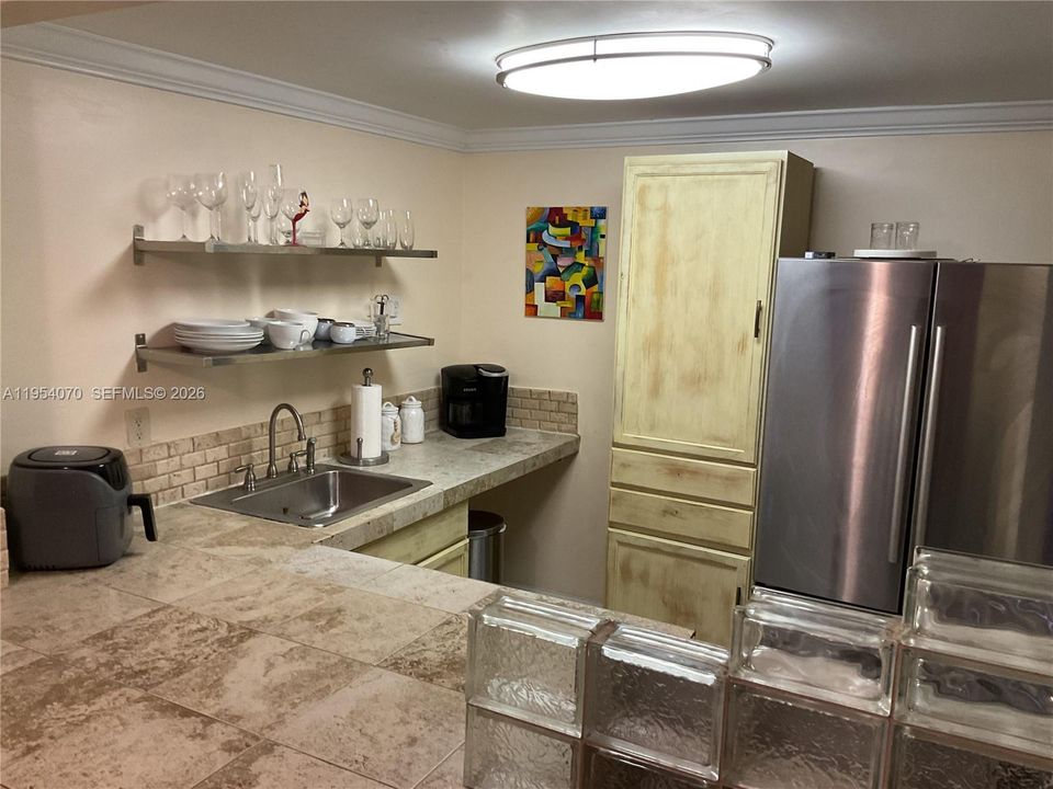 Под контрактом: $299,000 (2 спален, 1 ванн, 910 Квадратных фут)