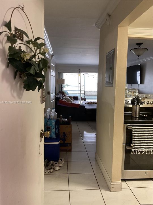 Под контрактом: $299,000 (2 спален, 1 ванн, 910 Квадратных фут)