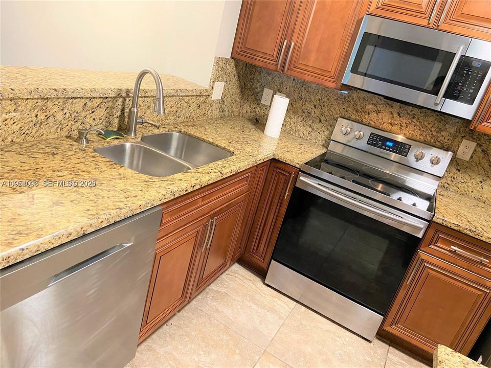 En Venta: $307,000 (3 camas, 2 baños, 1125 Pies cuadrados)
