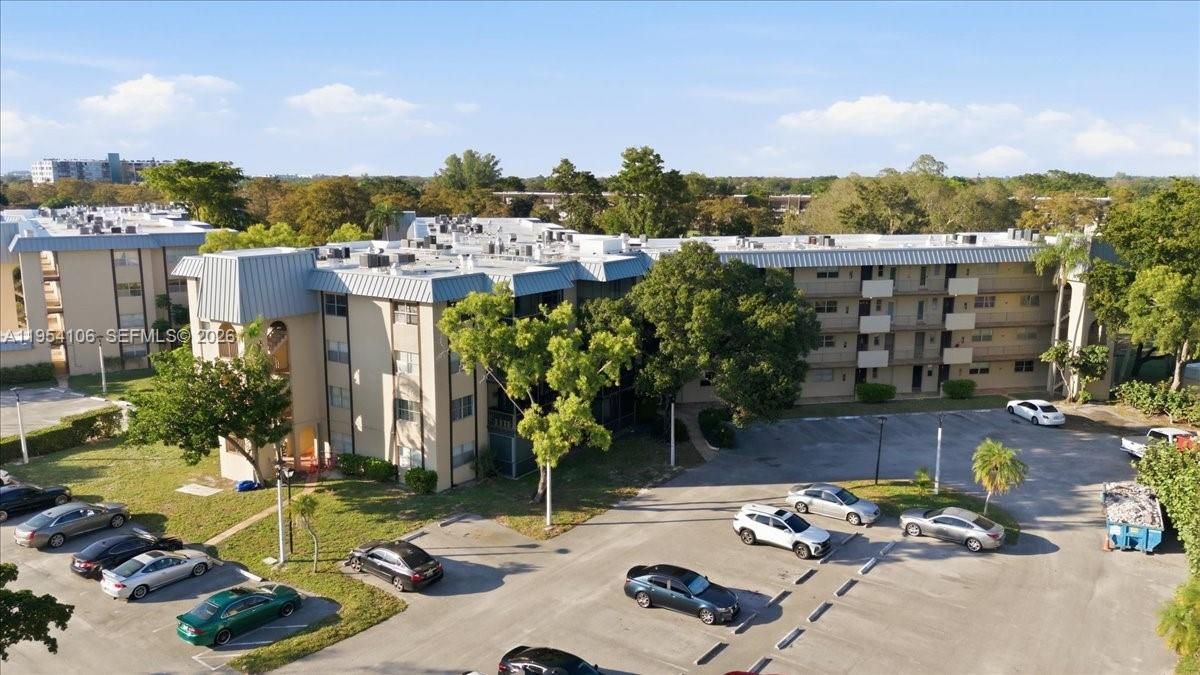For Sale: $99,900 (2 beds, 1 baths, 870 Square Feet)