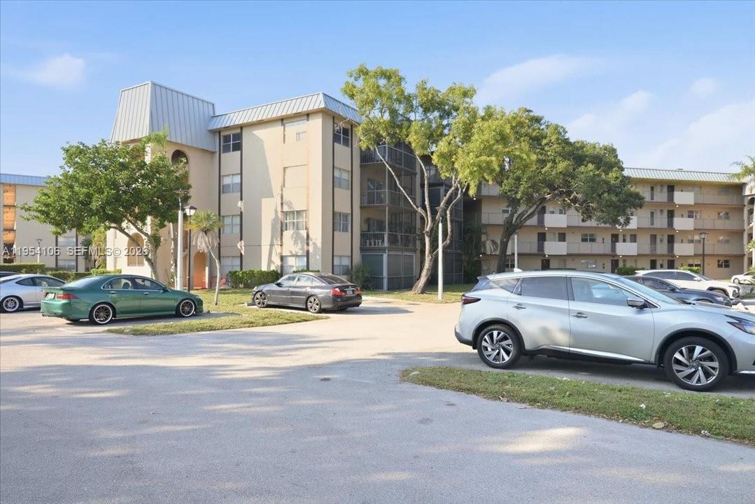 For Sale: $99,900 (2 beds, 1 baths, 870 Square Feet)