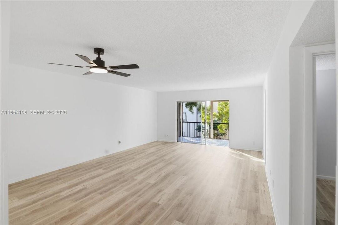 For Sale: $99,900 (2 beds, 1 baths, 870 Square Feet)