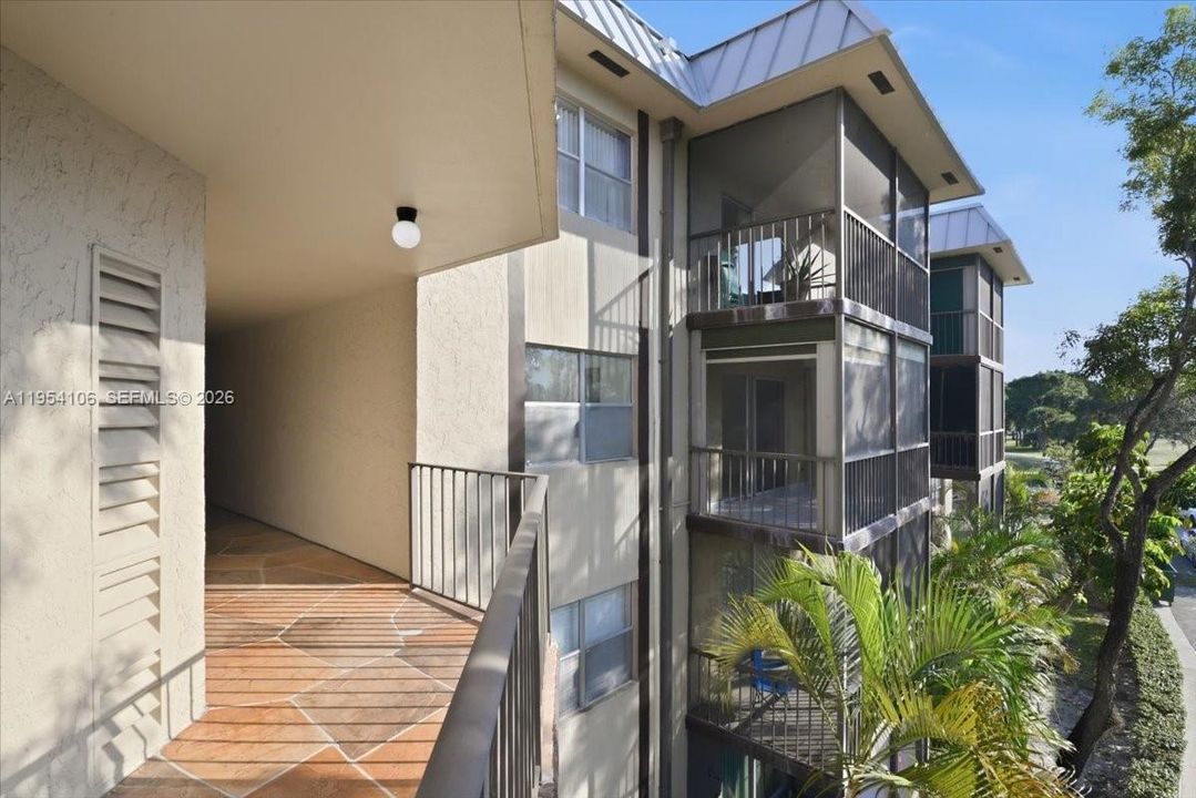 For Sale: $99,900 (2 beds, 1 baths, 870 Square Feet)