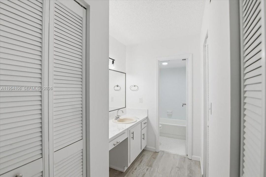 For Sale: $99,900 (2 beds, 1 baths, 870 Square Feet)