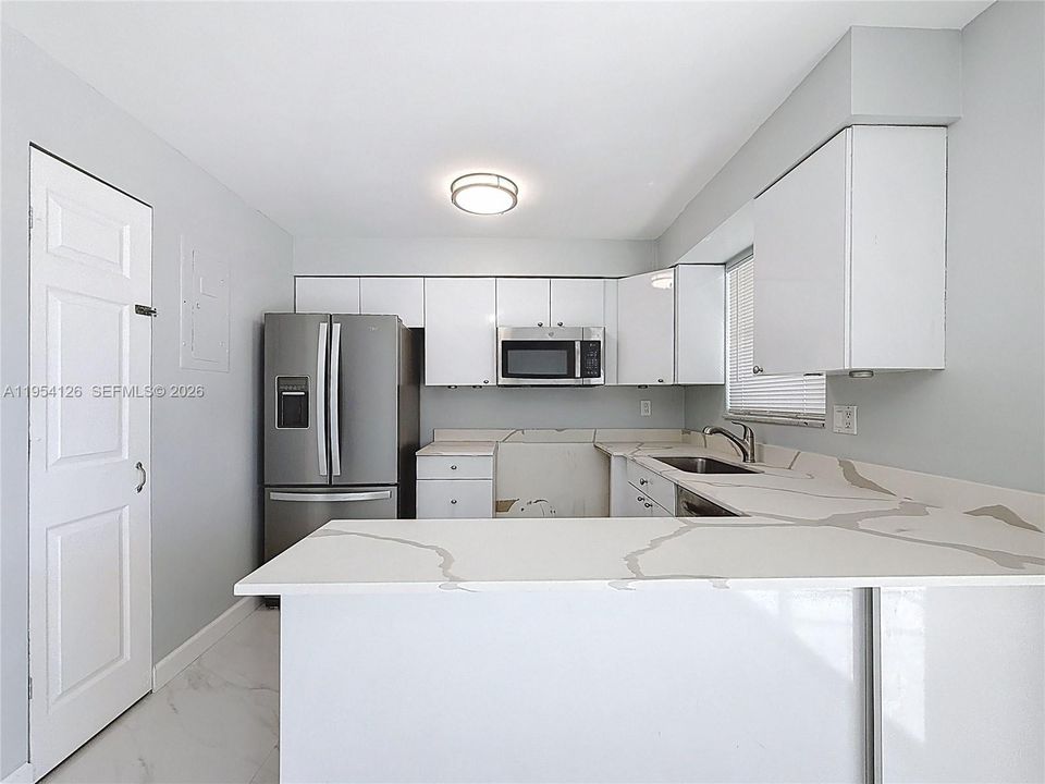 На продажу: $177,000 (2 спален, 1 ванн, 1080 Квадратных фут)