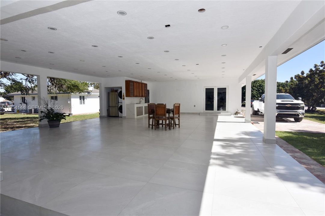 En Venta: $2,995,000 (3 camas, 3 baños, 1905 Pies cuadrados)