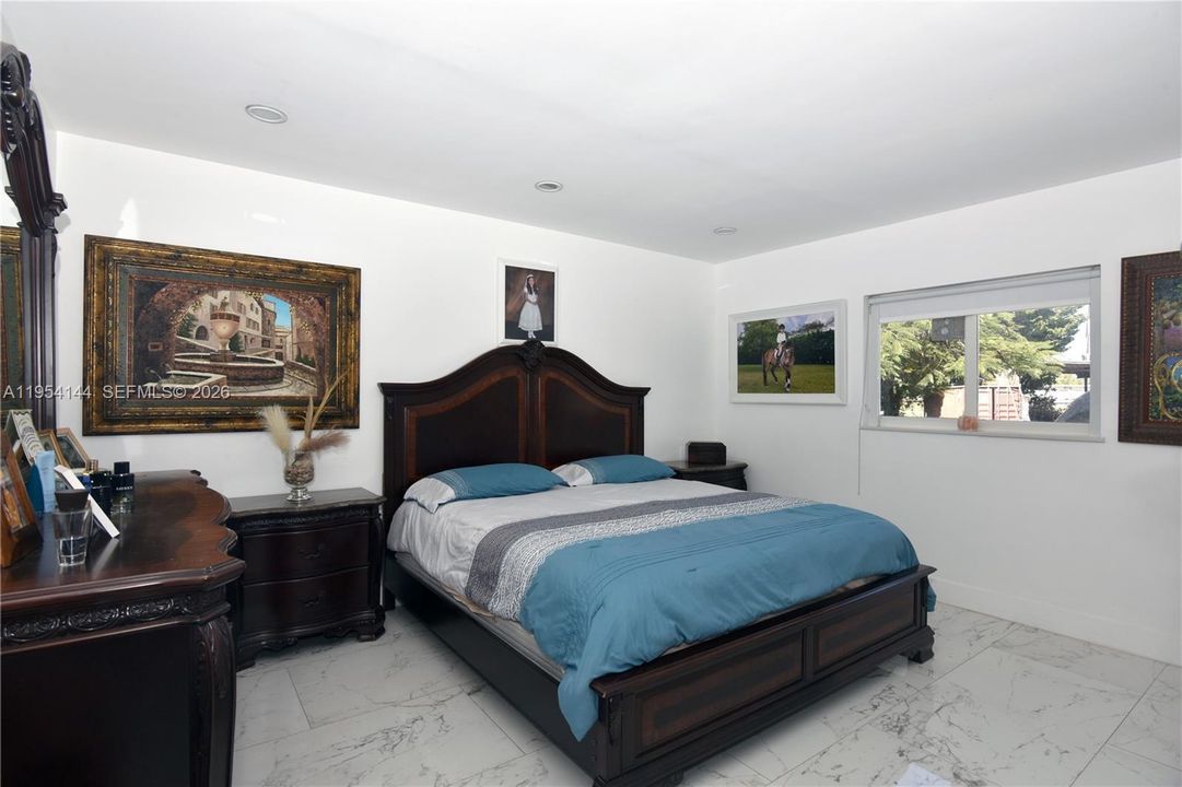 En Venta: $2,995,000 (3 camas, 3 baños, 1905 Pies cuadrados)