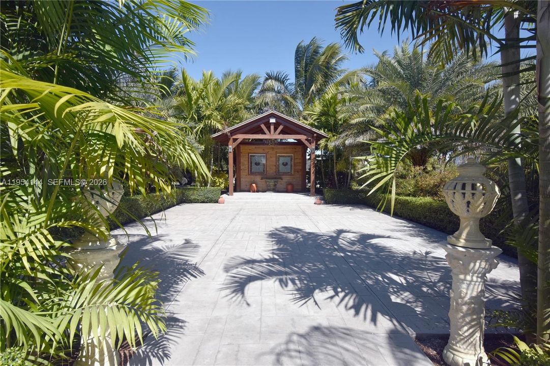 En Venta: $2,995,000 (3 camas, 3 baños, 1905 Pies cuadrados)