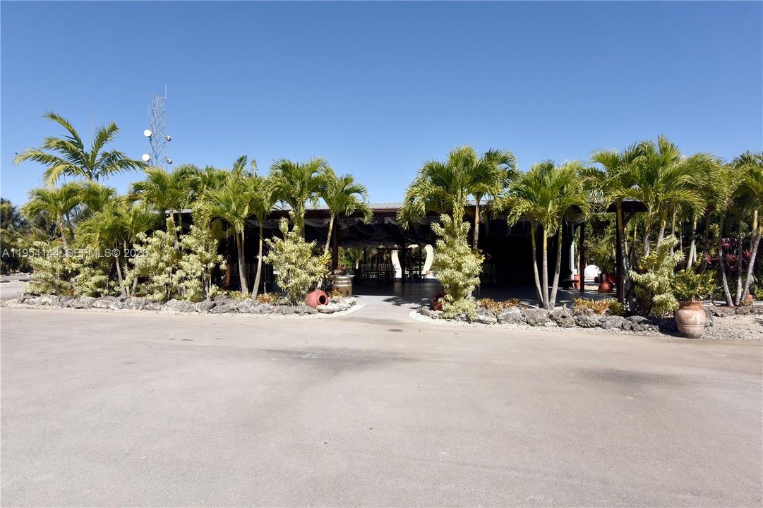 En Venta: $2,995,000 (3 camas, 3 baños, 1905 Pies cuadrados)