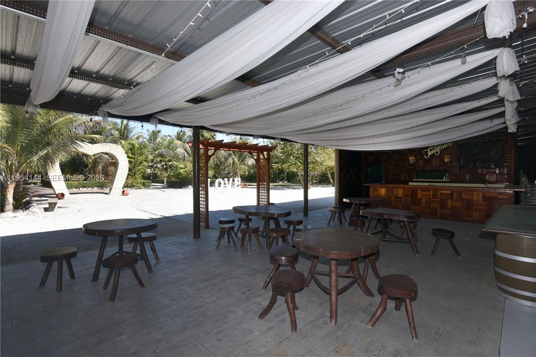 En Venta: $2,995,000 (3 camas, 3 baños, 1905 Pies cuadrados)