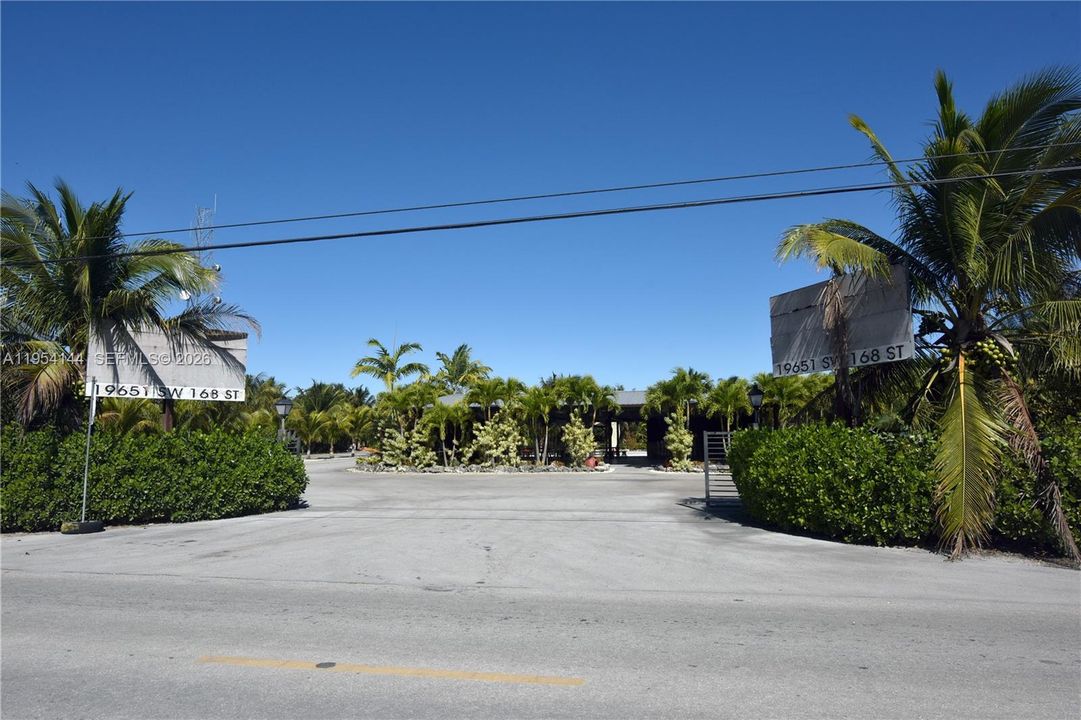 En Venta: $2,995,000 (3 camas, 3 baños, 1905 Pies cuadrados)