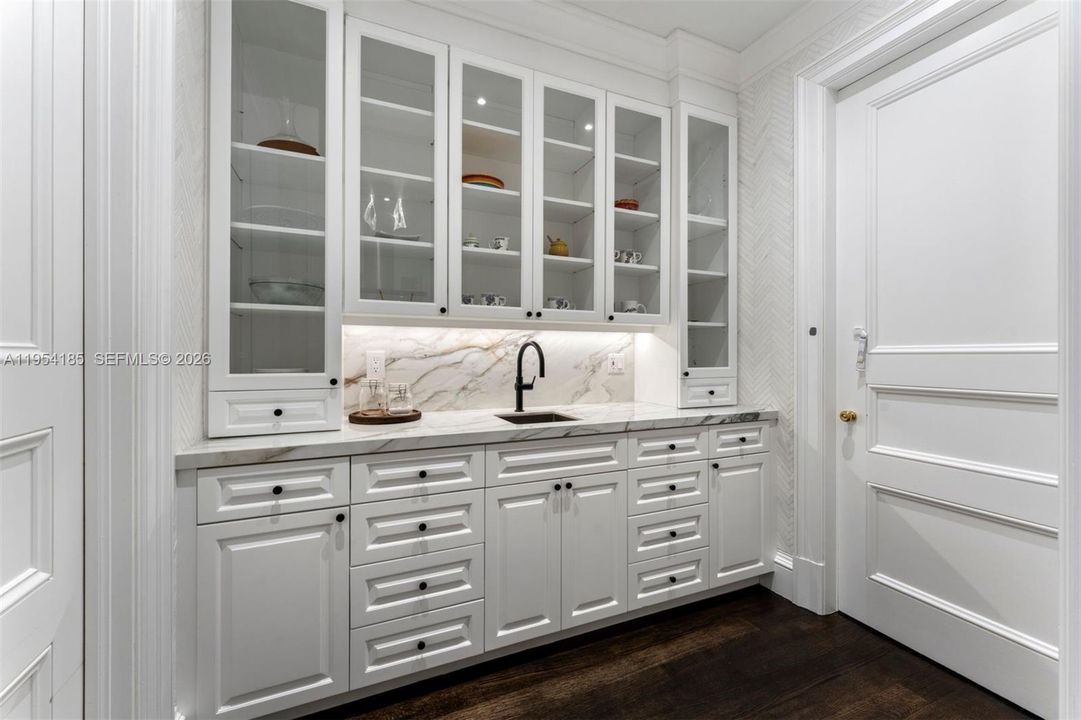 For Sale: $18,900,000 (5 beds, 5 baths, 8435 Square Feet)