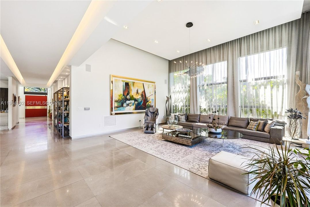 Activo con contrato: $11,750,000 (6 camas, 6 baños, 5363 Pies cuadrados)