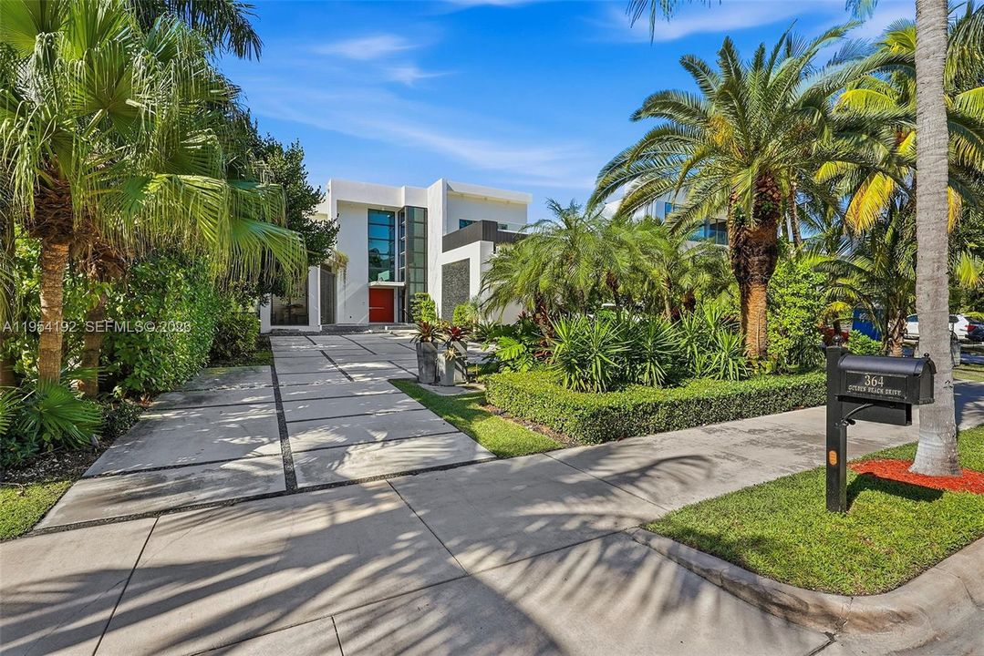 Activo con contrato: $11,750,000 (6 camas, 6 baños, 5363 Pies cuadrados)