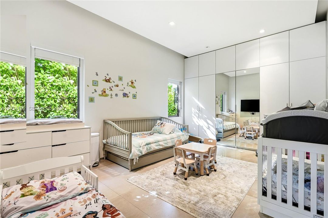 Activo con contrato: $11,750,000 (6 camas, 6 baños, 5363 Pies cuadrados)